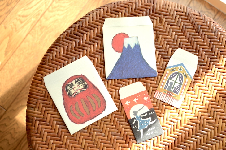 左２つが「だるま」「富士に太陽」。右の「追いかける少女」は、同じセット内に家の柄も