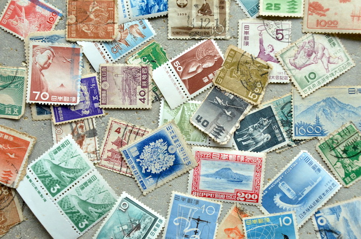 父と伯父が収集したコレクションの中にも古い切手がチラホラ。消印が押されているものや、破れてしまっているものもありますが、発行年が古い切手、東京オリンピックや大阪万博の記念切手、琉球切手などの珍しい切手をご紹介していきます。