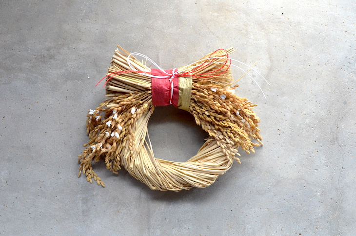 鹿児島県で活動している工房沙弥糸のSamikoさんが制作したしめ縄リース。