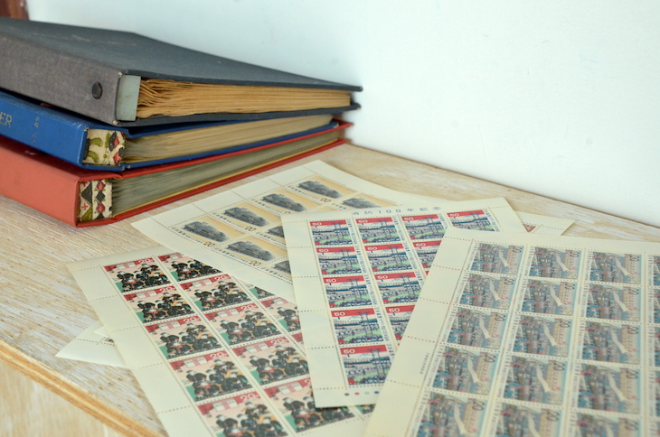 日本では、1950年代後半から1970年代ごろに、趣味のひとつとして「切手収集」ブームが巻き起こりました
