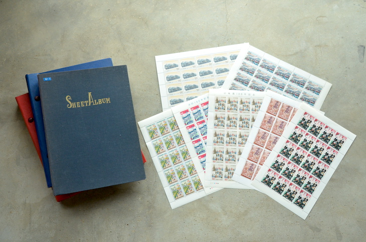 毎年発売されている「国際文通週間」、「相撲絵シリーズ」、「昔ばなしシリーズ」の3種類。たくさんある古い切手の中で、“シブカワで楽しい”と思うものをピックアップしました。