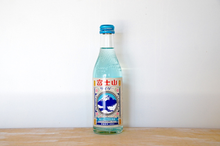 淡いブルーが夏らしい「富士山サイダー」（静岡・木村飲料）